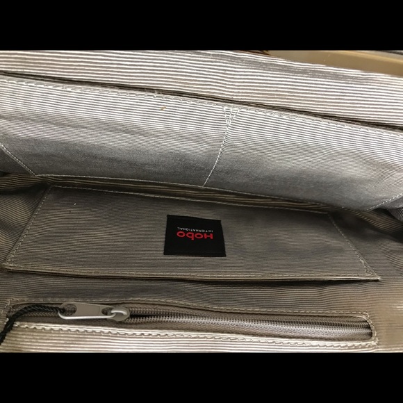 Red Hobo clutch bag - Picture 4 of 5